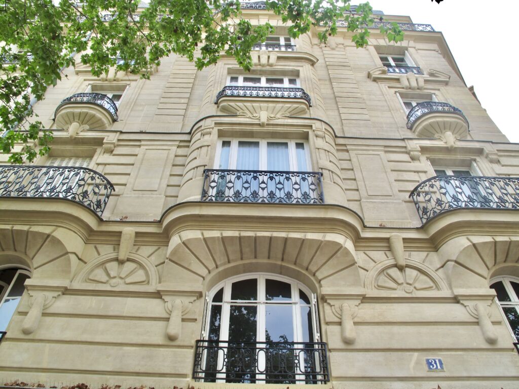 Immeuble parisien haussmannien – achat appartement Paris – La Clef des Villes