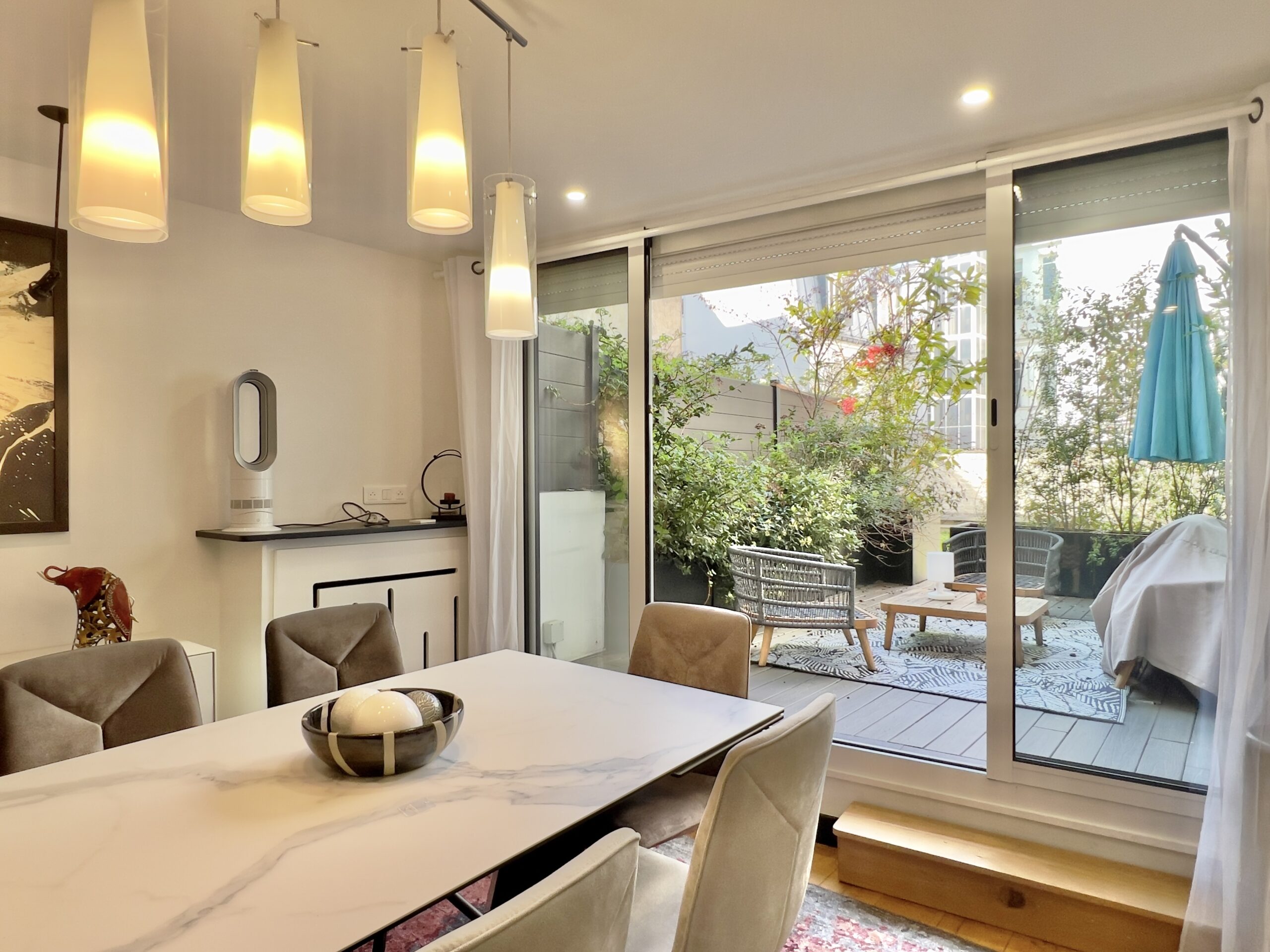 photo d'un studio avec terrasse à vendre près de l'arc de triomphe
